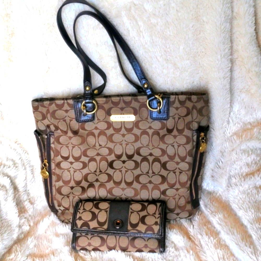 Coach shoulder bag and wallet set